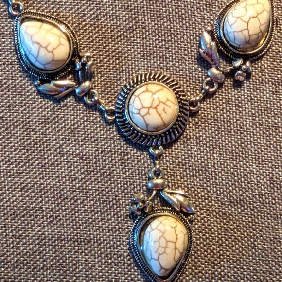 White lined stone drop statement necklace in silver or silvertone - Picture 4 of 12